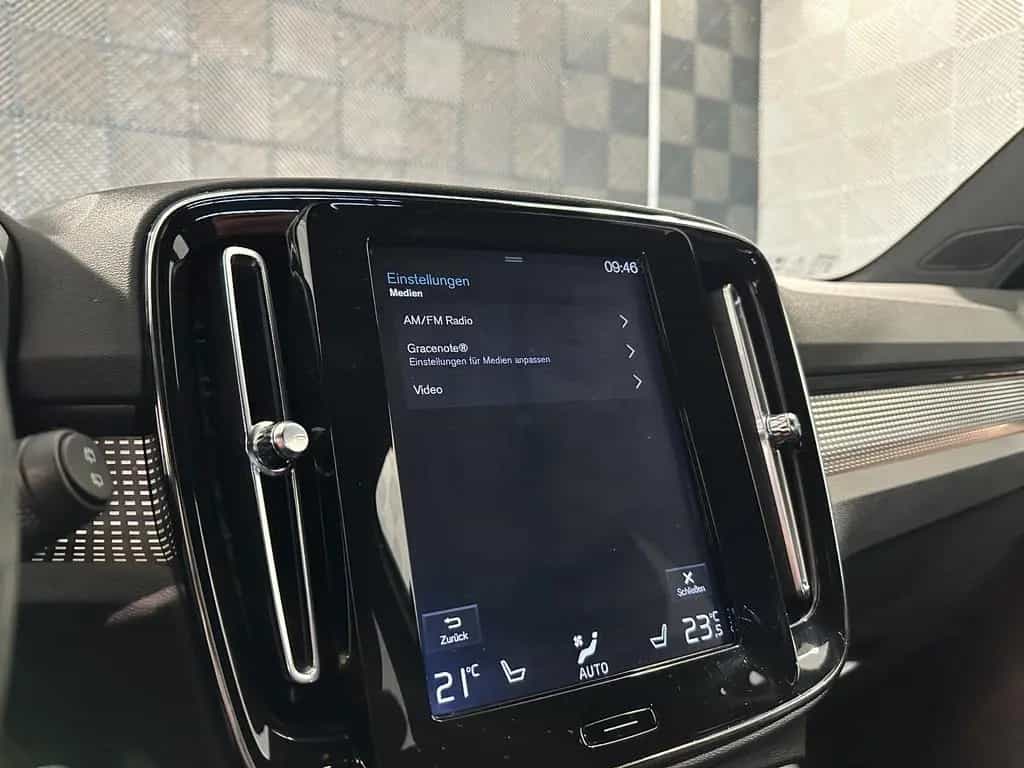 Volvo XC40 2WD*R DESIGN*LED-TEMPO-AHK-R.KAM-NAPPA-SHZ 05/2019-photo-33