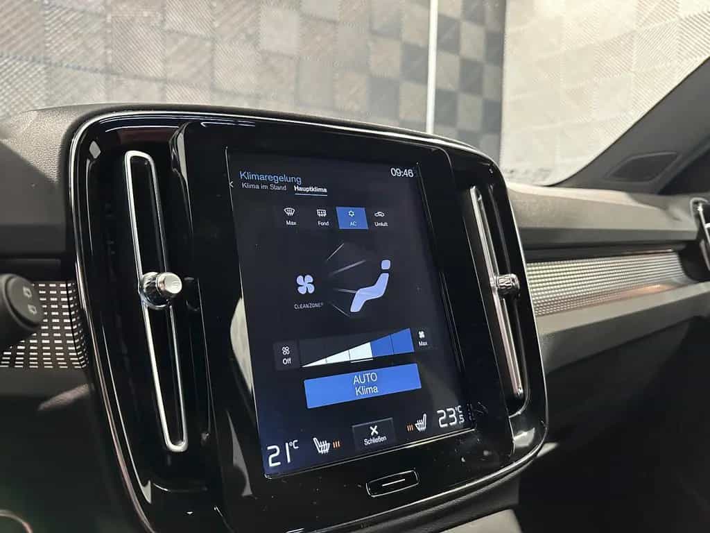 Volvo XC40 2WD*R DESIGN*LED-TEMPO-AHK-R.KAM-NAPPA-SHZ 05/2019-photo-35