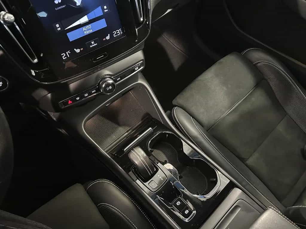 Volvo XC40 2WD*R DESIGN*LED-TEMPO-AHK-R.KAM-NAPPA-SHZ 05/2019-photo-37