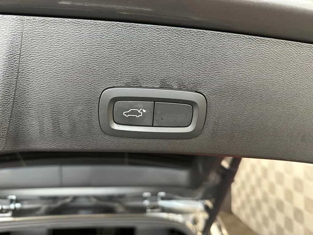 Volvo XC40 2WD*R DESIGN*LED-TEMPO-AHK-R.KAM-NAPPA-SHZ 05/2019-photo-5