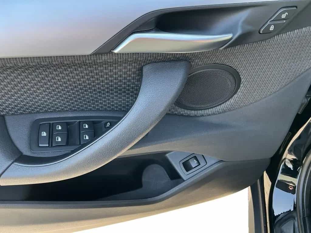 BMW X1 sDrive18i Advantage LED Kamera Navi Tempomat 03/2019-photo-6