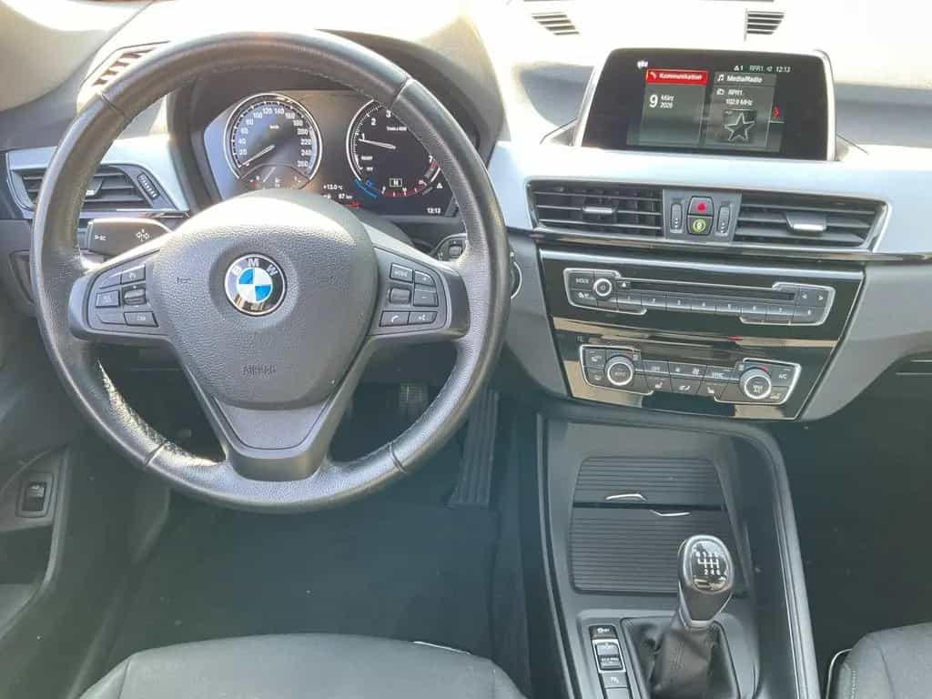 BMW X1 sDrive18i Advantage LED Kamera Navi Tempomat 03/2019-photo-9