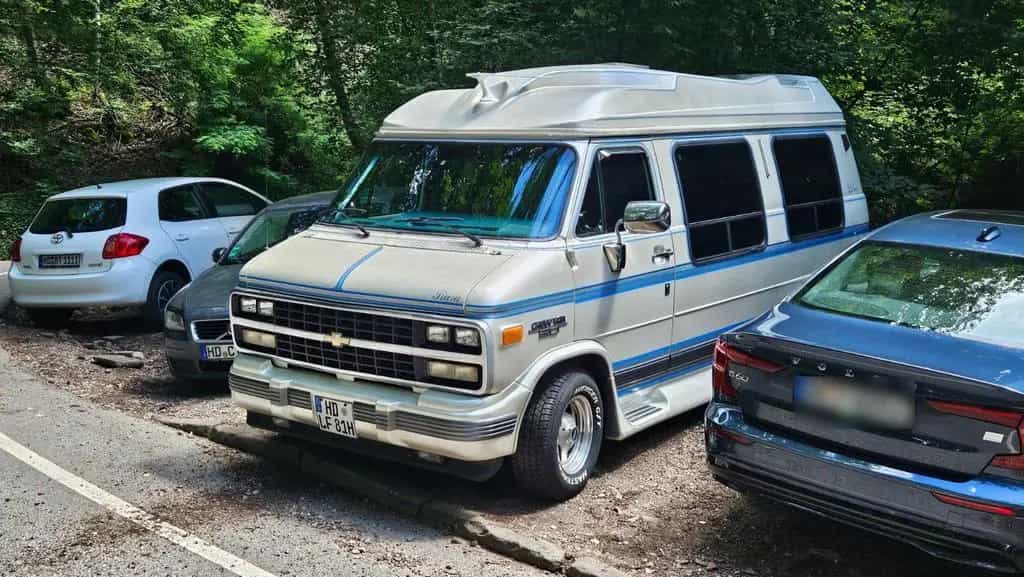 Chevrolet Chevy G20 Van Tiara Presidential... 07/1992-photo-2
