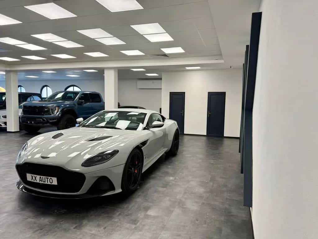 Aston Martin DBS Superleggera V12, Carbon Ceramic, Apex Gray 07/2023-photo-3