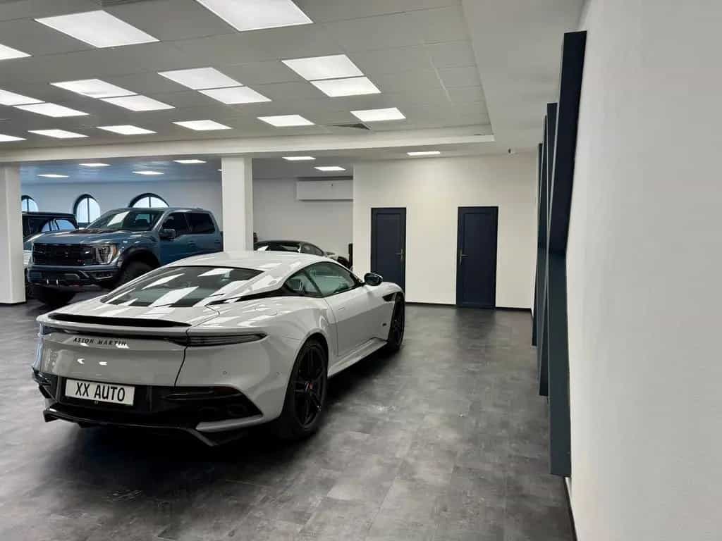 Aston Martin DBS Superleggera V12, Carbon Ceramic, Apex Gray 07/2023-photo-4