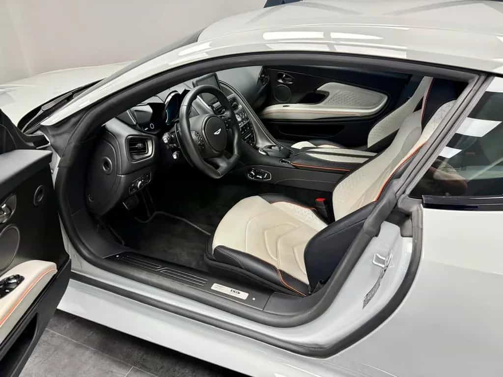 Aston Martin DBS Superleggera V12, Carbon Ceramic, Apex Gray 07/2023-photo-7