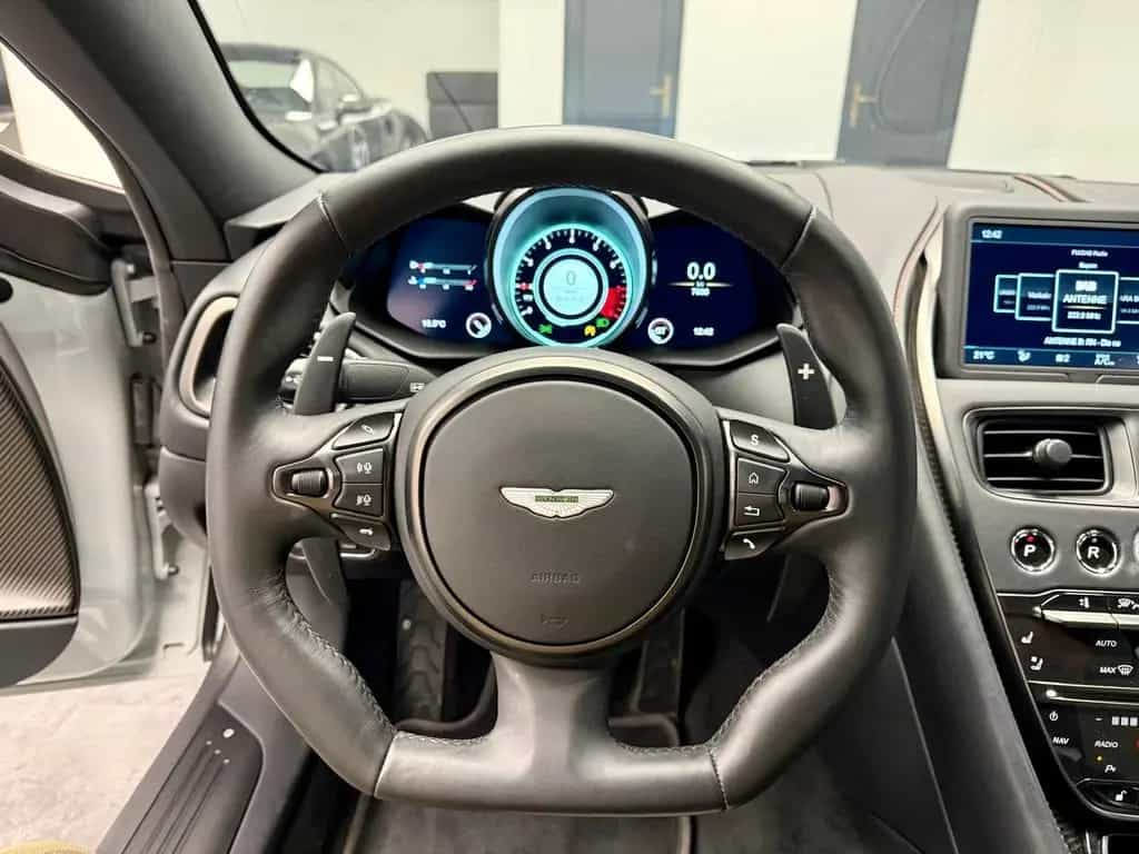 Aston Martin DBS Superleggera V12, Carbon Ceramic, Apex Gray 07/2023-photo-8