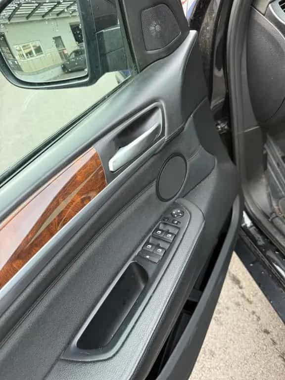 BMW X6 xDrive50i 08/2010-photo-12