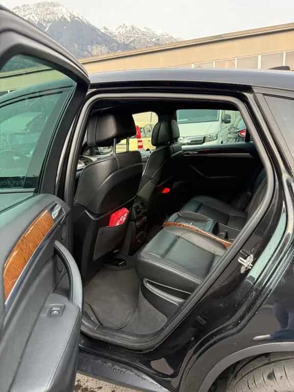 BMW X6 xDrive50i 08/2010-photo-13
