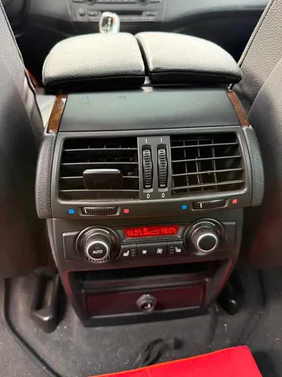 BMW X6 xDrive50i 08/2010-photo-14