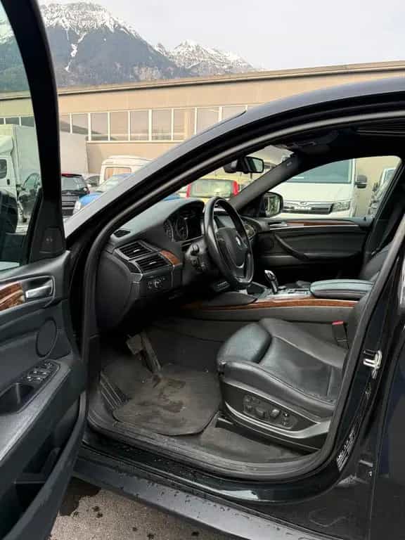 BMW X6 xDrive50i 08/2010-photo-21