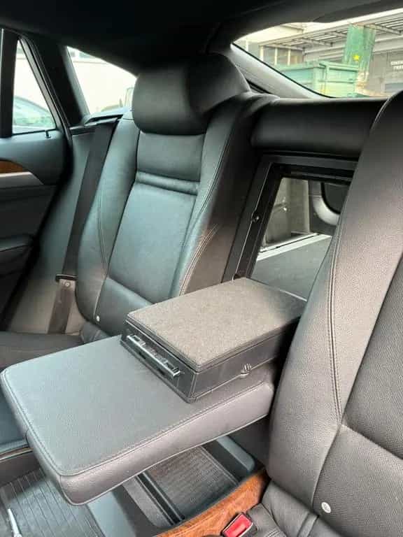 BMW X6 xDrive50i 08/2010-photo-22