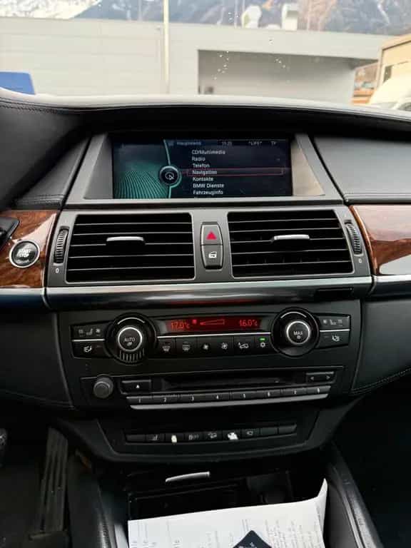 BMW X6 xDrive50i 08/2010-photo-8