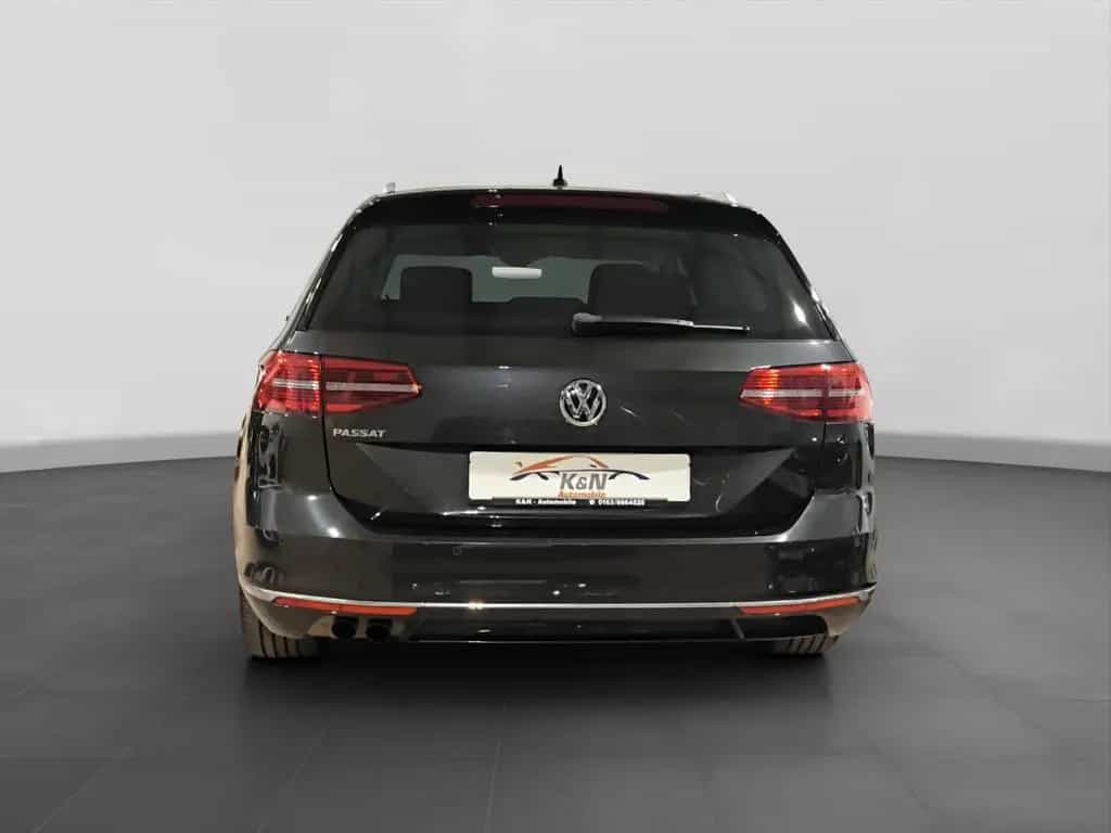 Volkswagen Passat Variant Highline *LED*AHK*ACC*SHZ*Kamera* 11/2017-photo-4