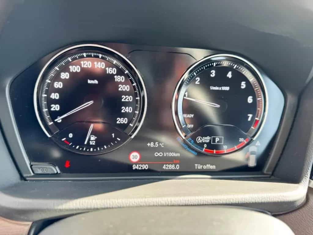 BMW X1 sDrive20i Sport Line LED+PDC+SHZ+Navi+DAB 12/2019-photo-2
