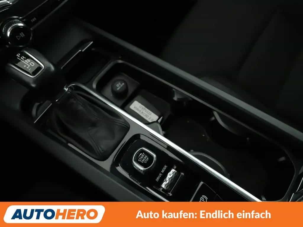 Volvo XC60 2.0 D4 Momentum 2WD Aut.*NAVI*LED*360CAM* 12/2018-photo-23