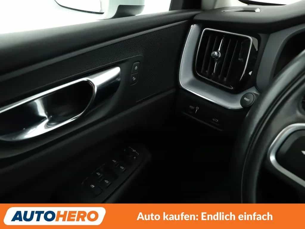 Volvo XC60 2.0 D4 Momentum 2WD Aut.*NAVI*LED*360CAM* 12/2018-photo-24