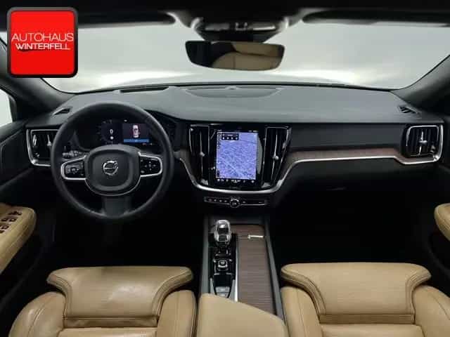 Volvo S60 B5 B ULTIMATE DARK AWD GSD+20Z+AHK+STANDHZG+ 02/2023-photo-2