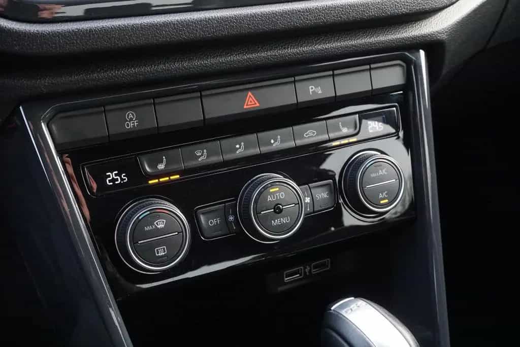 Volkswagen T-Roc Sport 4Motion LED-Scheinwerfer ACC SHZ AHK 08/2018-photo-26