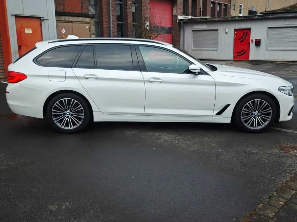 BMW 5 Series 520d xDrive Sport Line *AHK *Business*LED 08/2019-photo-4