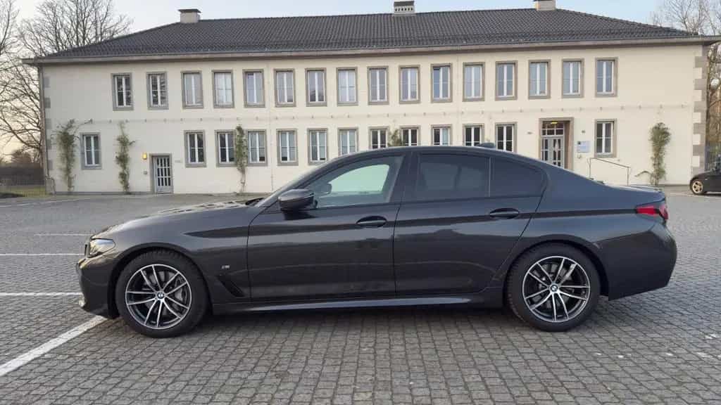 BMW 5 Series 540i xDrive - nächster Service inklusive 10/2021-photo-1