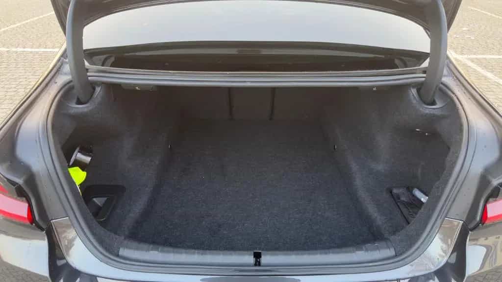 BMW 5 Series 540i xDrive - nächster Service inklusive 10/2021-photo-12