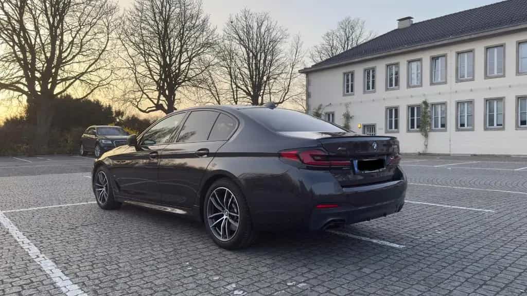 BMW 5 Series 540i xDrive - nächster Service inklusive 10/2021-photo-2