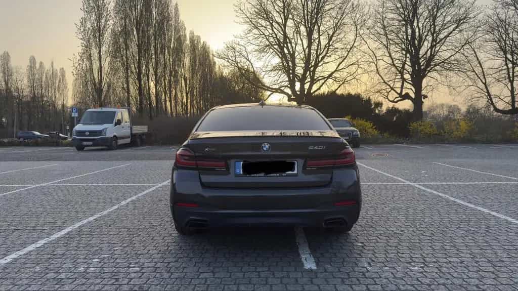 BMW 5 Series 540i xDrive - nächster Service inklusive 10/2021-photo-3