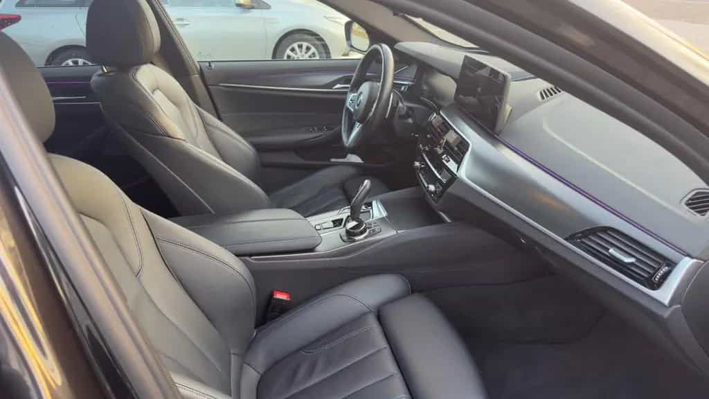 BMW 5 Series 540i xDrive - nächster Service inklusive 10/2021-photo-9