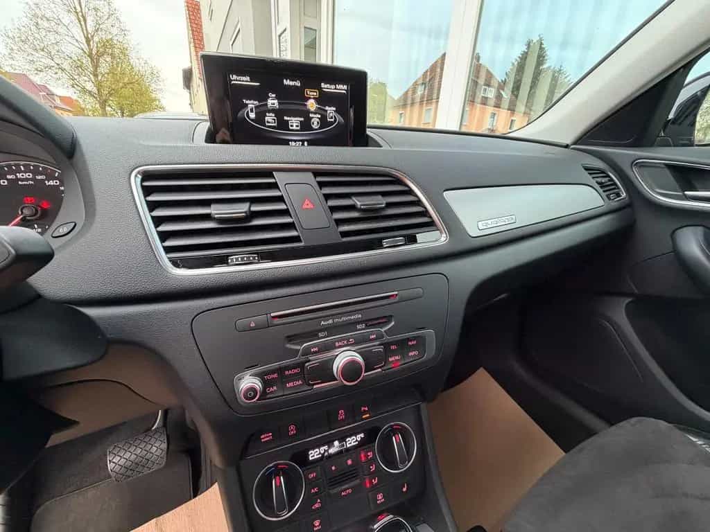 Audi Q3 sport quattro +S-Line Selection+Kamera+Pano+ 08/2015-photo-31