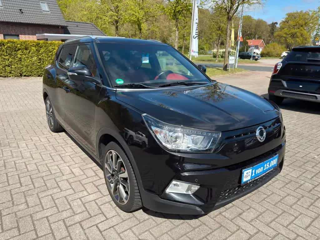 Ssangyong Tivoli Sapphire Red Rebel 1.6 P 6M/T 02/2017-photo-0