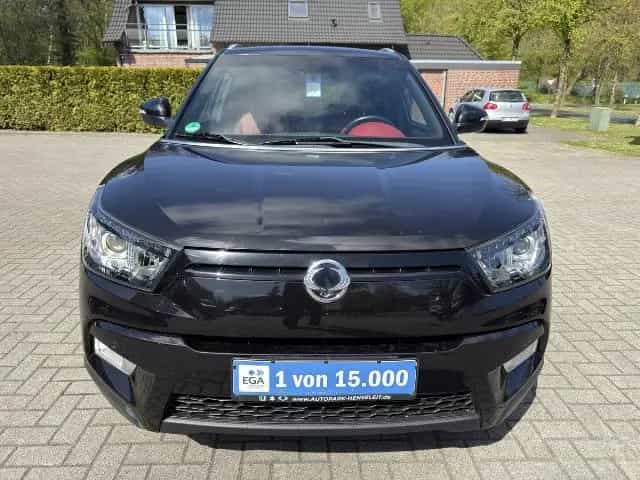 Ssangyong Tivoli Sapphire Red Rebel 1.6 P 6M/T 02/2017-photo-1