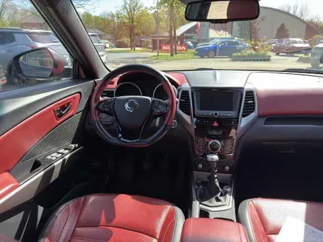 Ssangyong Tivoli Sapphire Red Rebel 1.6 P 6M/T 02/2017-photo-10