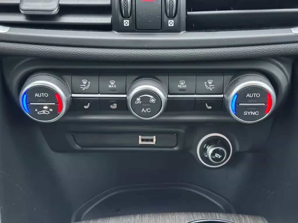 Alfa Romeo Giulia Ti Q4+MEMORY+NAVI+ACC+KAMERA+MATRIXLED+CA 07/2023-photo-24