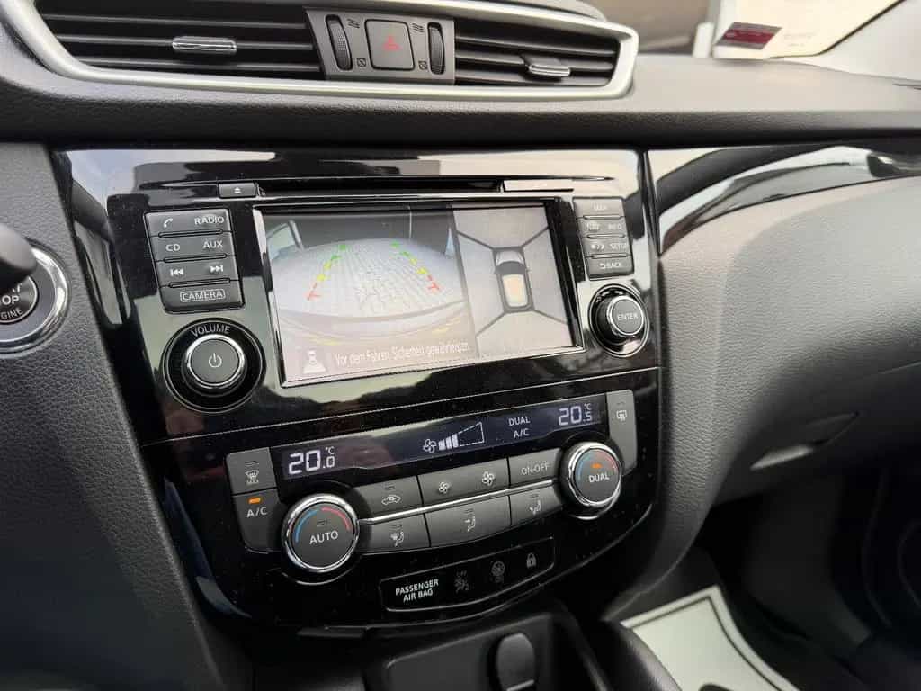 Nissan Qashqai 1.6 dCi*Automatik*360 Kamera*Pano*AHK 08/2015-photo-15
