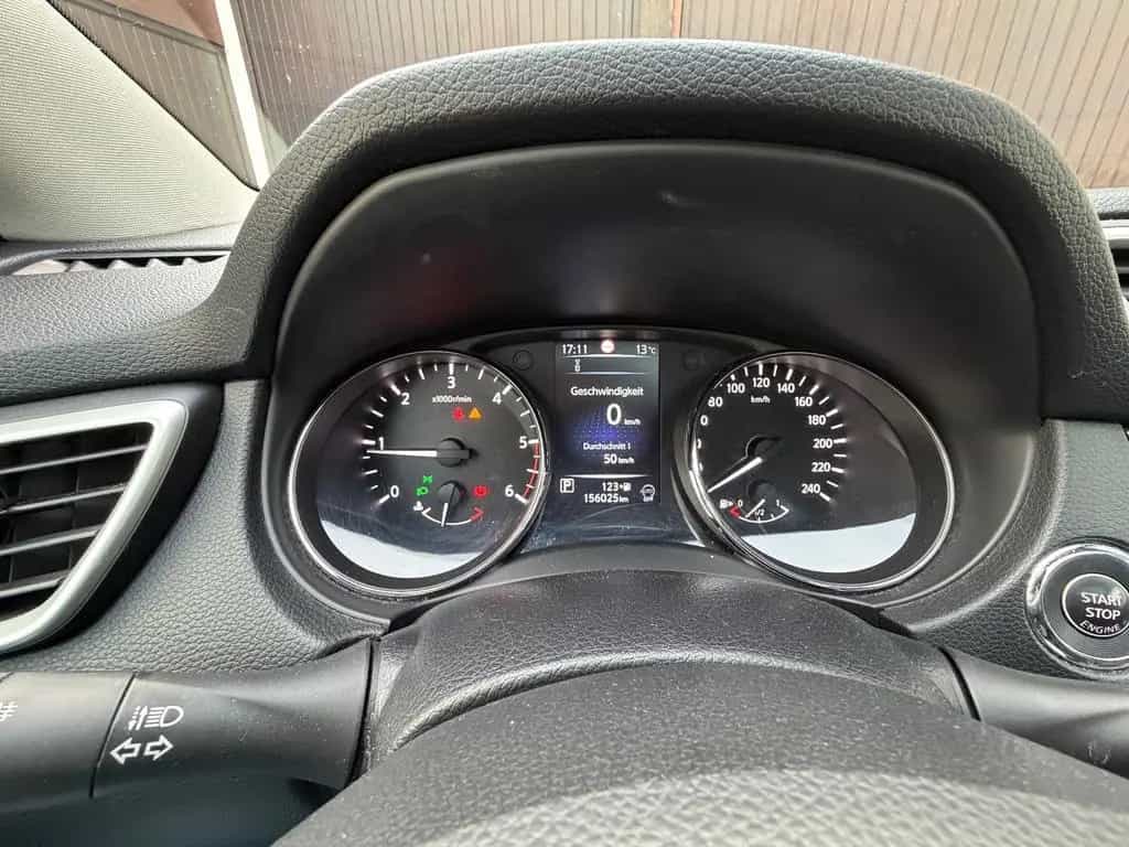 Nissan Qashqai 1.6 dCi*Automatik*360 Kamera*Pano*AHK 08/2015-photo-17