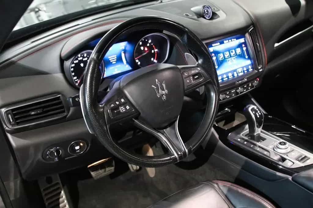 Maserati Levante GranSport Diesel Q4 Pano LED AHK 01/2018-photo-10