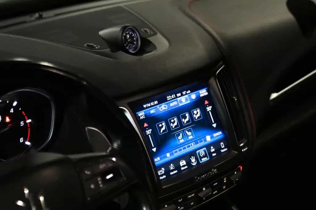 Maserati Levante GranSport Diesel Q4 Pano LED AHK 01/2018-photo-12