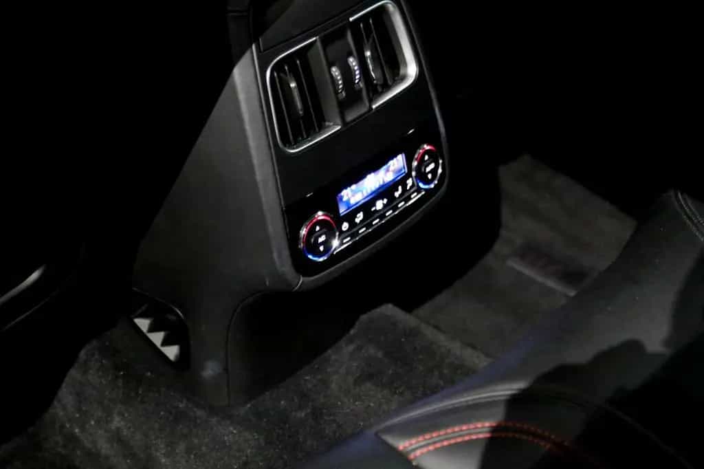 Maserati Levante GranSport Diesel Q4 Pano LED AHK 01/2018-photo-15