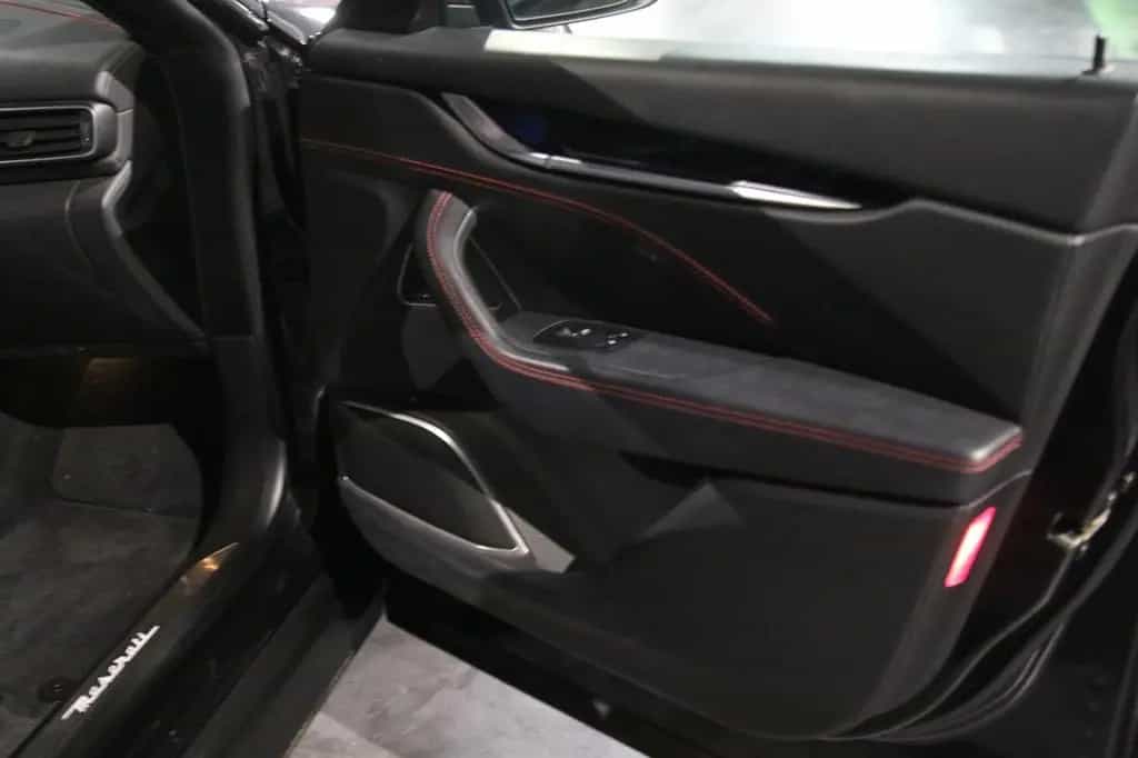 Maserati Levante GranSport Diesel Q4 Pano LED AHK 01/2018-photo-19