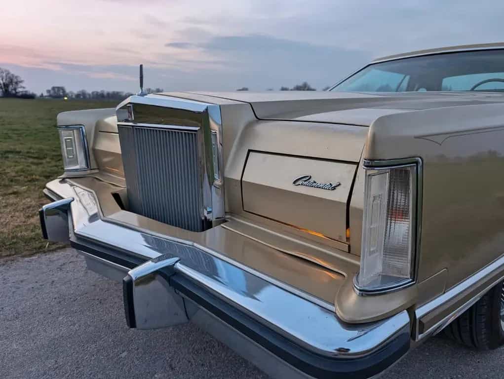 Lincoln Continental 6.6l Coupe Gold - Cartier Uhr/H Zul. 07/1979-photo-5