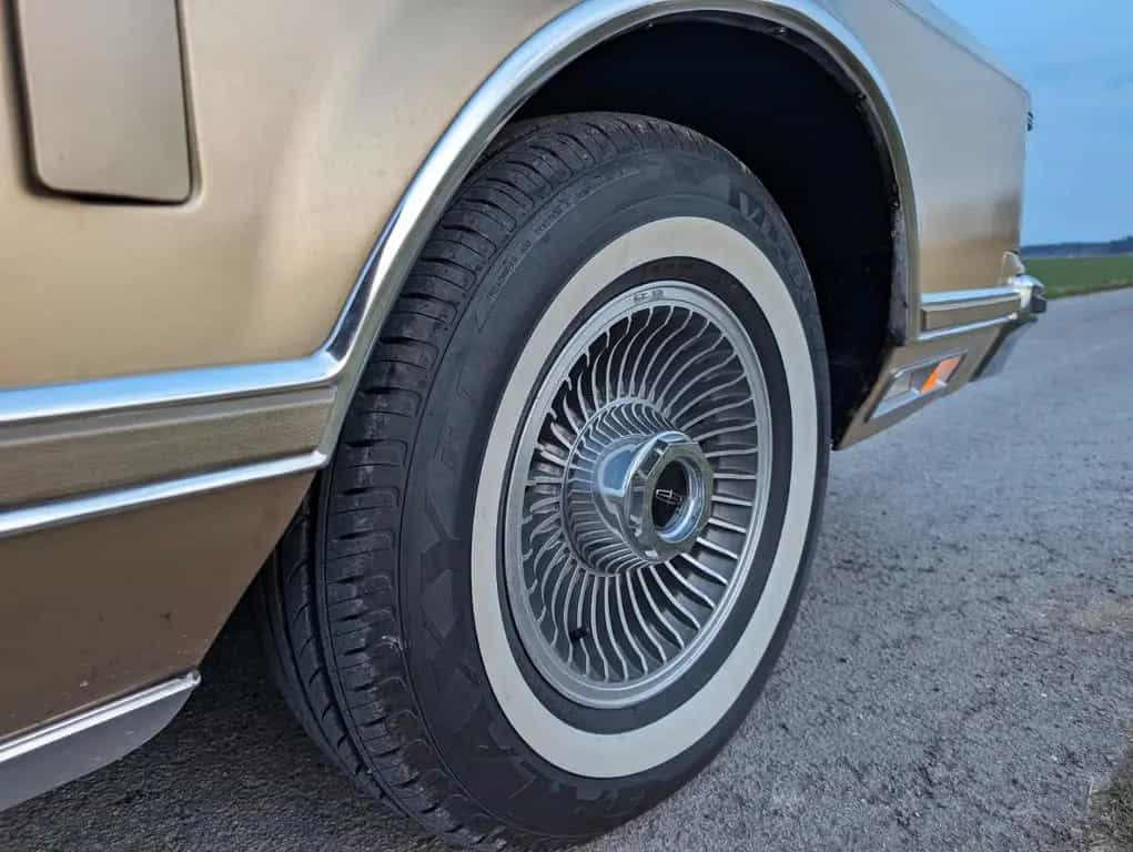Lincoln Continental 6.6l Coupe Gold - Cartier Uhr/H Zul. 07/1979-photo-9