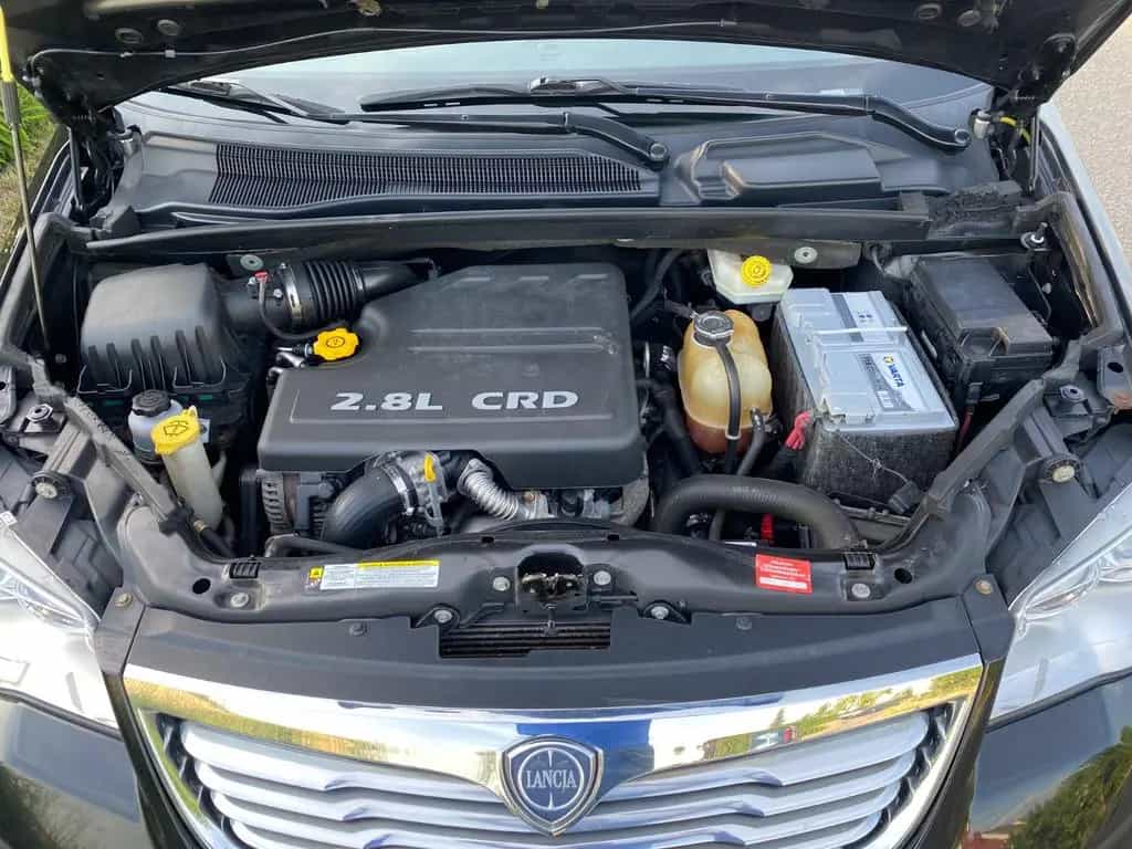 Lancia Voyager Gold 12/2011-photo-15