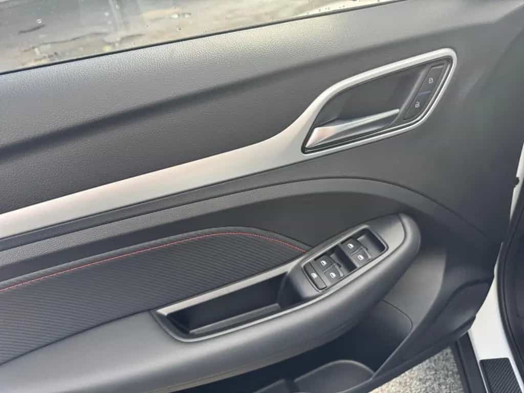 MG ZS 1.0T-GDI Luxury *NAVI*360°*LEDER*SHZ* 09/2024-photo-19