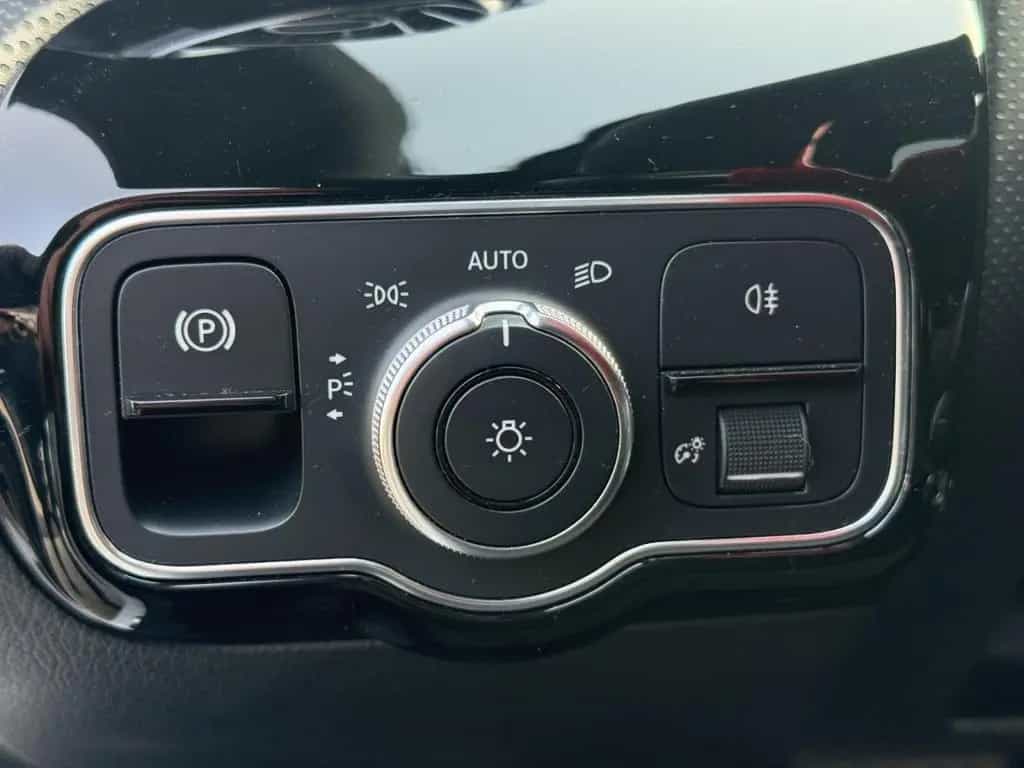 Mercedes-Benz CLA 180 Shooting Brake AMG Line Panodach Navi Di 12/2019-photo-18