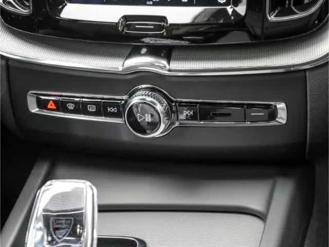 Volvo XC60 Plus Dark B4 Benzin StandHZG  BLIS Leder Me 11/2023-photo-8