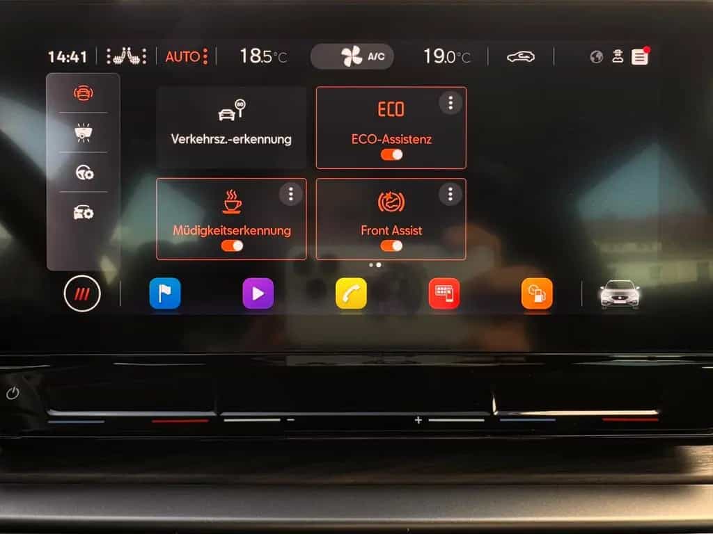 Seat Leon ST Xcellence DSG°ACC°LED°KAMERA°KEYLESS°SHZ 12/2020-photo-22