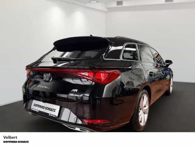Seat Leon Sportstourer FR-Line 1.5 eTSI DSG Kamera  L 06/2025-photo-3