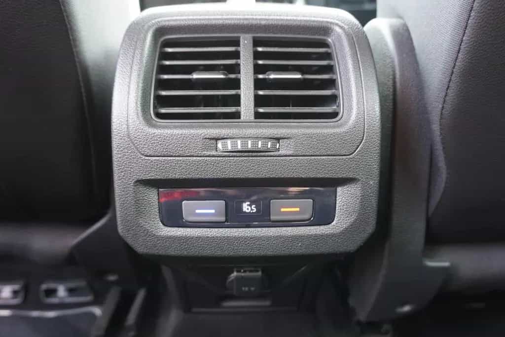 Volkswagen Touran 2.0 TDI R-Line LED Massagesitz Navi 04/2020-photo-10