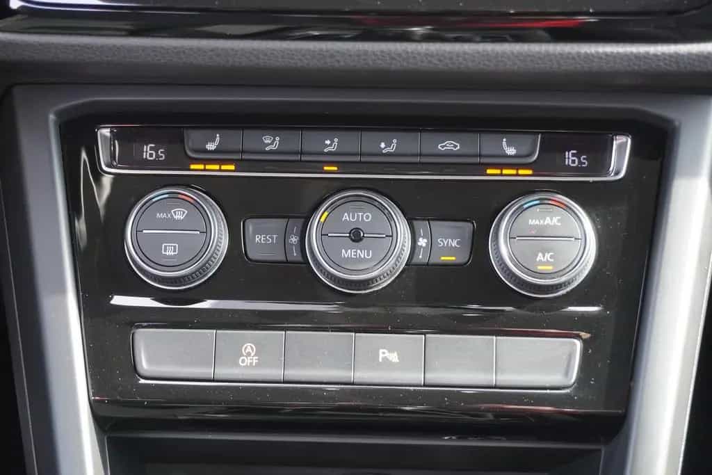 Volkswagen Touran 2.0 TDI R-Line LED Massagesitz Navi 04/2020-photo-15